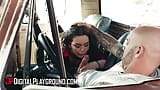 Derrick Pierce encuentra a la hermosa Kimber Woods al costado de la carretera y le promete su polla - digitalplayground snapshot 6