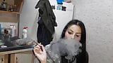 แฟนสาวเฟติชของกูสูบบุหรี่และดูกูเย็ดกับสาวอื่น - ภาพลวงตาเลสเบี้ยน snapshot 4