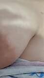 Hago rebotar mis grandes tetas llenas de leche snapshot 6