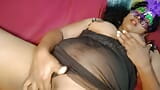 Une tatie indienne sexy se masturbe snapshot 2