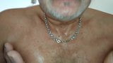 Un papa butch aime la baise avec la gaine snapshot 3