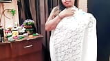Femme au foyer indienne, sari, show 1 snapshot 1