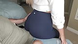 Big Boob Teacher in Leggings streichelt nach einer Schulversammlung den Schwanz des Vaters ihres Schülers snapshot 2