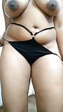 Tetek besar. Tarian Sensual & Penerokaan Intim Dalam Thong Hitam berbogel snapshot 16