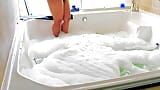 Sexo en el jacuzzi espumante caliente con Garabas y Olpr snapshot 2