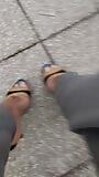 Pieds sexy à l'extérieur snapshot 2