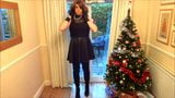 穿着大腿靴的艾莉森 - 在圣诞树下手淫 snapshot 11