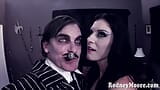 India Summer como paródia de Morticia snapshot 1