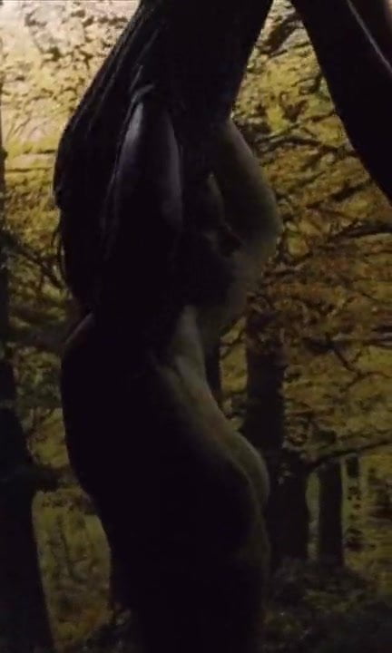 Jessica Biel si toglie la camicia