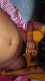 热辣的印度 20 岁女孩正在吮吸男友的鸡巴 snapshot 7