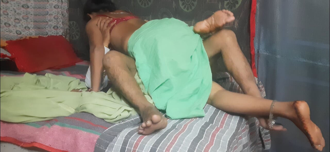 Desi village sister-in-law fucked hard for the first time in Hari Bra Blouse Hari Saree