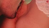 Pacar closeup pus menjilati sayang setelah bangun snapshot 3