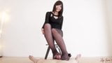 Jambes du Japon - footjob en collants noirs snapshot 12