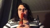 Amateur-Amateur lutscht einen Dildo snapshot 2