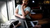 Profesora de piano sexy snapshot 4