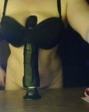 Tittyfuck onder BH, grote zwarte dildo snapshot 1