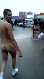通りで裸の少年 snapshot 8