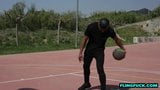 Basketbolcu bir ara verir ve genç arkadaşını sikikleri snapshot 1