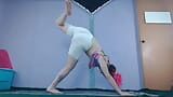 Flash da transmissão ao vivo para iniciantes em ioga - latina com peitos grandes snapshot 17