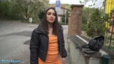 Veřejný agent - španělská holka v těsných šatech ošukaná venku snapshot 3