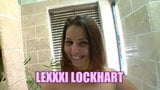 Lexxi se fait baiser sous la douche snapshot 1