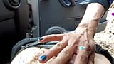 Handjob und Abspritzen im Auto 2 snapshot 20