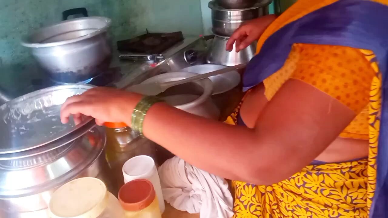Indiancă Desi Bhabhi gătind sex cu înregistrare de acasă