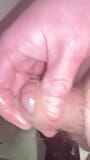 Masturbándose y corriéndose pequeña polla snapshot 7