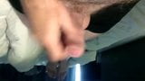 Wichsen, Masturbation, Abspritzen, unbeschnittener Schwanz, Solo-Amateur-Vater snapshot 3