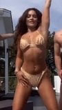 Vanessa Hudgens Bikini-Tanz (Zeitlupe) snapshot 2