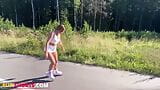Горячей хорватской крошке-шлюшке в белых шортах хлопают ее задницу! snapshot 2