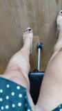 Joana mostra gambe, cazzo e splendide unghie dei tacchi snapshot 10