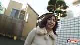 La zorra peluda Eriko Nishimura deja que un chico cachondo se folle el coño al estilo perrito snapshot 2