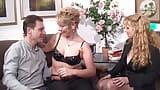 Milf dreier fick! Um die beziehung etwas aufpeppen holt sie eine andere frau zum ficken! snapshot 4