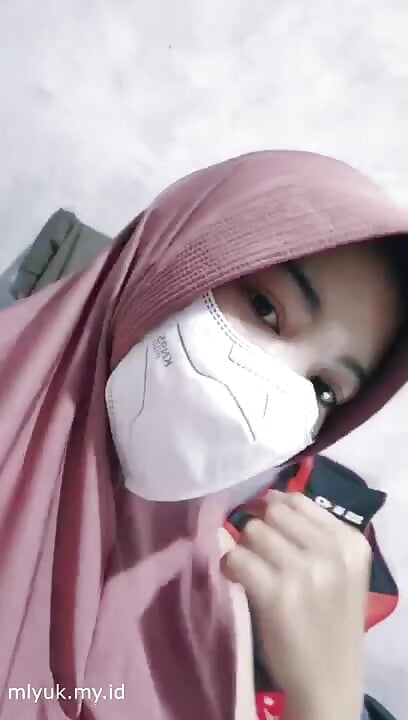 สาวฮิญาบช่วยตัวเองด้วยนิ้ว