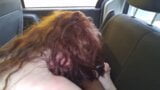 Pawg neukt zwarte maat in de auto snapshot 3