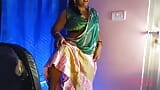 Desi Sexy Bhabhi แก้ผ้าและใช้นิ้วกับหีเธอ snapshot 2