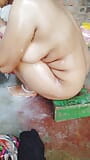 My bhabhi bathing meri bhabhi naha Rahi thi Maine chupke se unka video bana liya snapshot 5