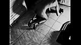 Un vero schiavo BDSM pulisce il pavimento incatenato dalle natiche sotto gli ordini della sua crudele Padrona. video di Schiavo-K001 snapshot 1