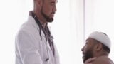 Jaxx Maxim, étalon noir, baise son docteur Michael Roman snapshot 7