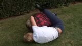 pelea de mujeres en jeans snapshot 17