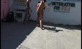 Ragazzi brasiliani che giocano a calcio nudo snapshot 5