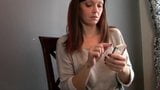 Самотня матуся грає з кицькою snapshot 1