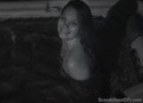 Пара обнажается в бассейне, лижет киску в видео от первого лица snapshot 1
