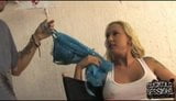 Cuckolds Ehefrau Serena Marcus wird von Schwarzen in der Garage im Gangbang gefickt snapshot 1