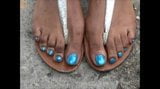 Одесса Jones в симпатичных синих пальцах ног snapshot 1