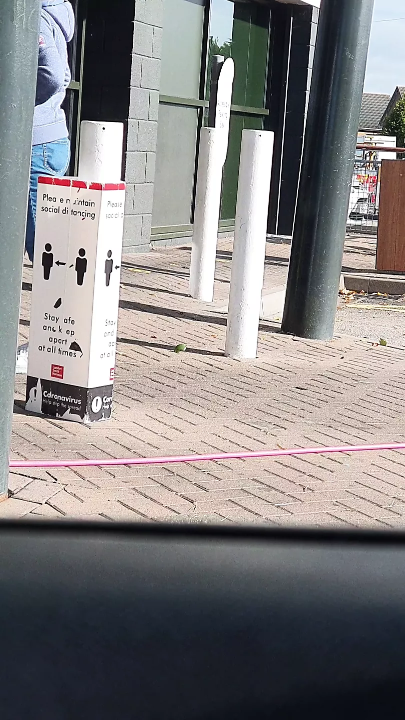Muslimanka uhvaćena kako vara muža u parkingu sa indijkom