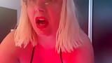 nasses spiel und - dirty- talk- in- solarium- in- sexy- dessous snapshot 2