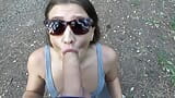 Sexy holka dělá jógu, veřejné kouření velkého ptáka v parku! snapshot 10