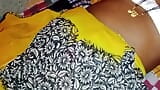 Kleedde de dorpszus in een gele sari en neukte haar veel. snapshot 5